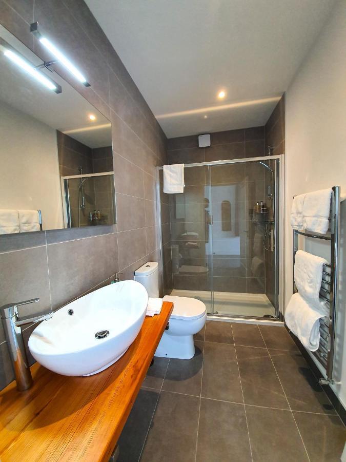 Dingle Garden Townhouse Bed and Breakfast Εξωτερικό φωτογραφία A wet room