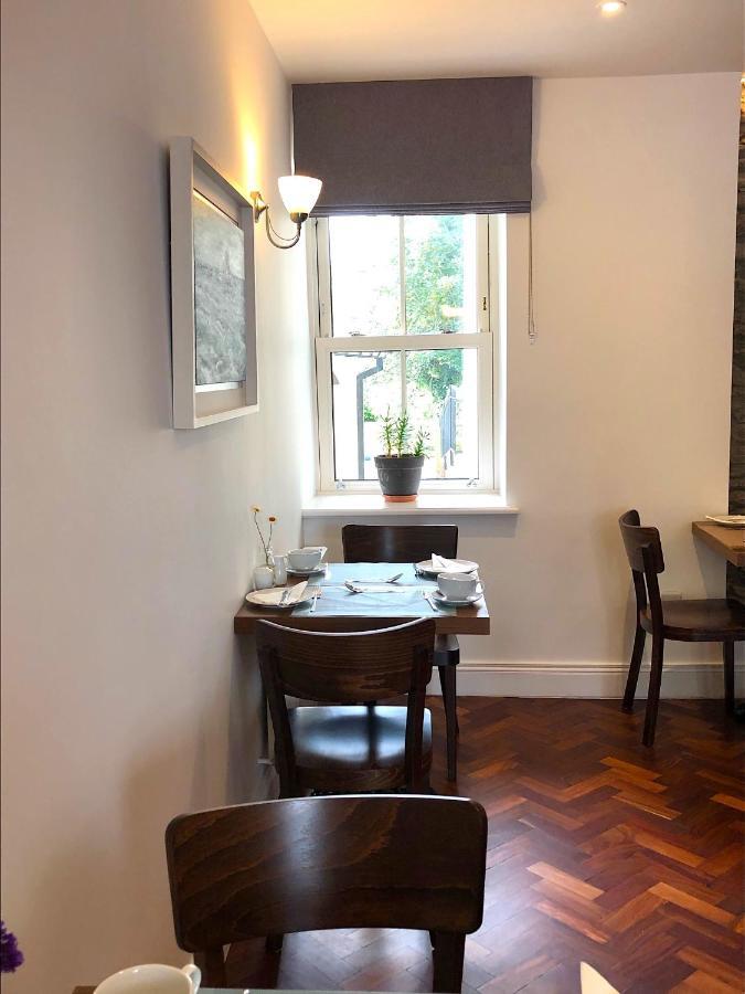 Dingle Garden Townhouse Bed and Breakfast Εξωτερικό φωτογραφία A table at the restaurant