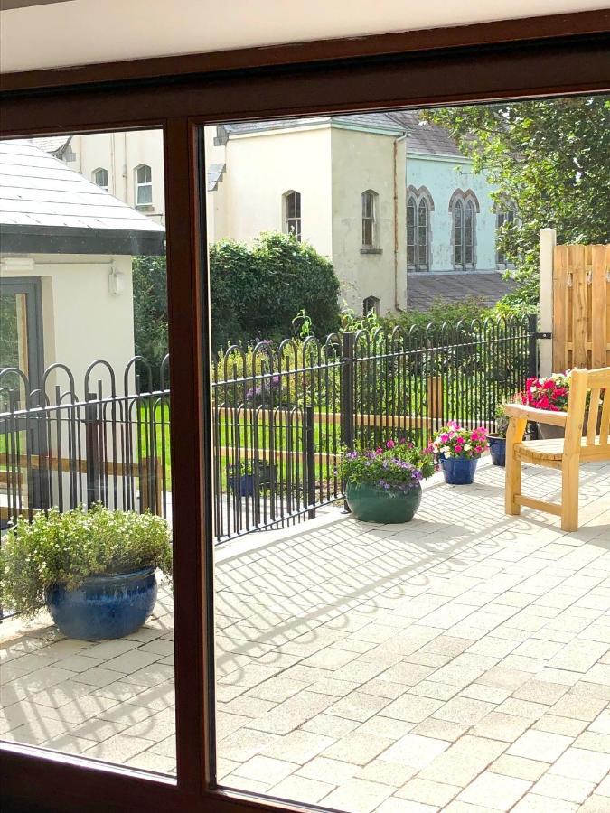 Dingle Garden Townhouse Bed and Breakfast Εξωτερικό φωτογραφία The garden of the former home of the 11th Duke of Grafton