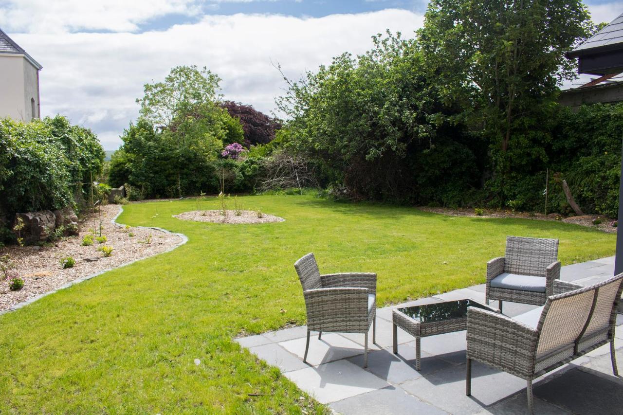 Dingle Garden Townhouse Bed and Breakfast Εξωτερικό φωτογραφία The garden of the house