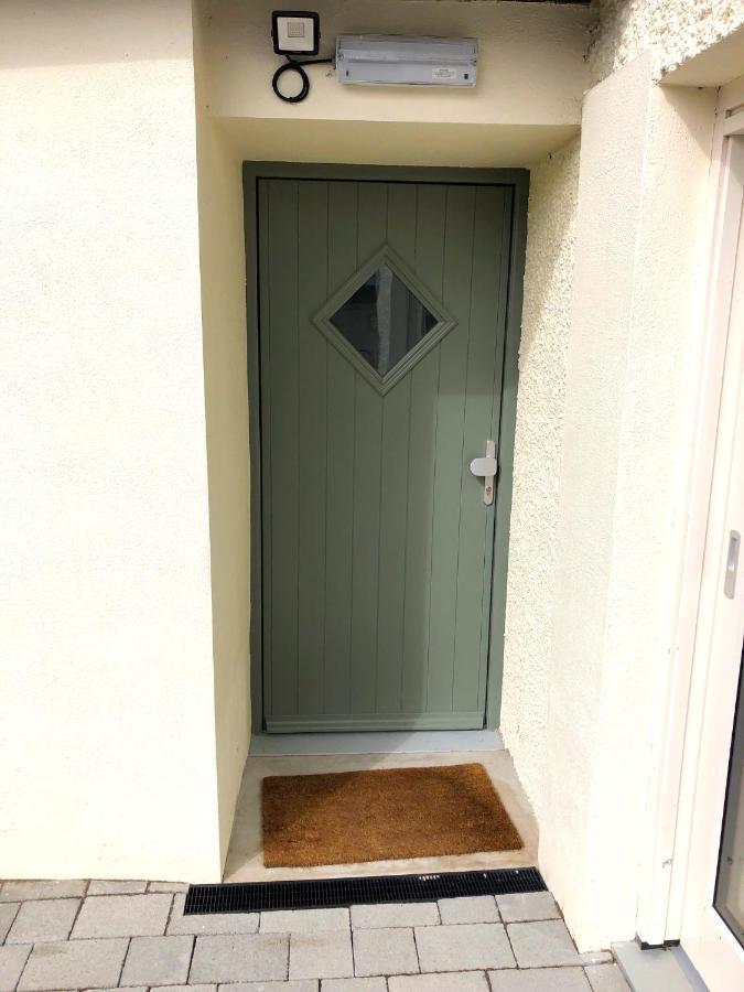 Dingle Garden Townhouse Bed and Breakfast Εξωτερικό φωτογραφία A composite door