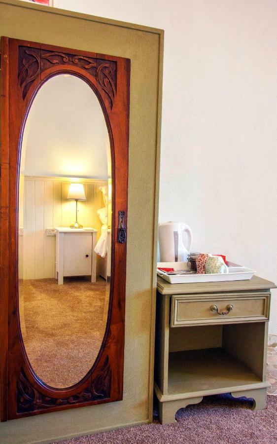 Dingle Garden Townhouse Bed and Breakfast Εξωτερικό φωτογραφία A room at the hotel