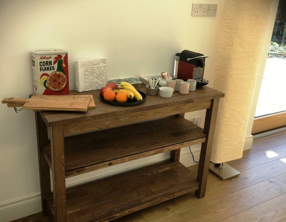 Dingle Garden Townhouse Bed and Breakfast Εξωτερικό φωτογραφία A coffee table with a coffee machine