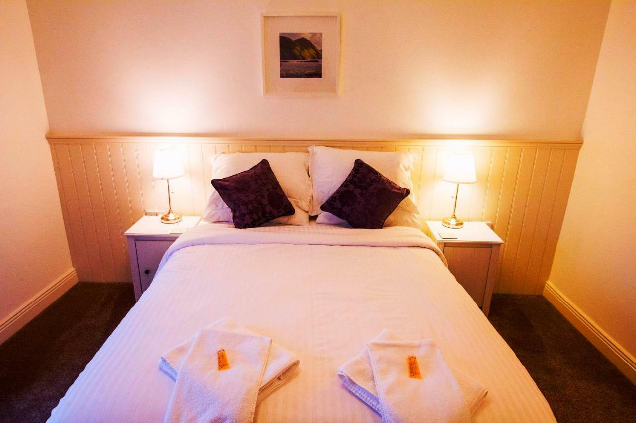 Dingle Garden Townhouse Bed and Breakfast Εξωτερικό φωτογραφία A bedroom at the hotel