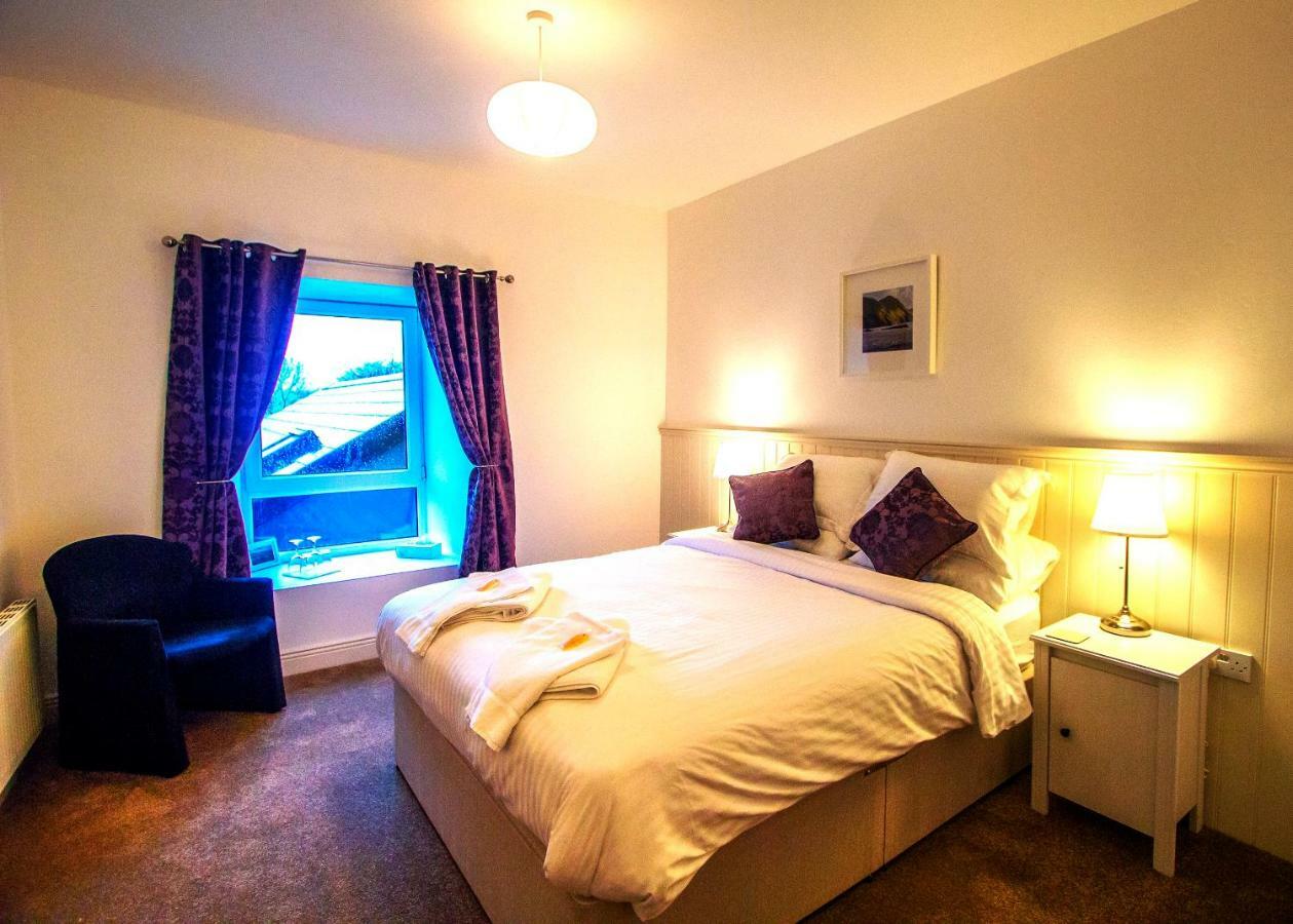 Dingle Garden Townhouse Bed and Breakfast Εξωτερικό φωτογραφία A bedroom at the Old Post Office