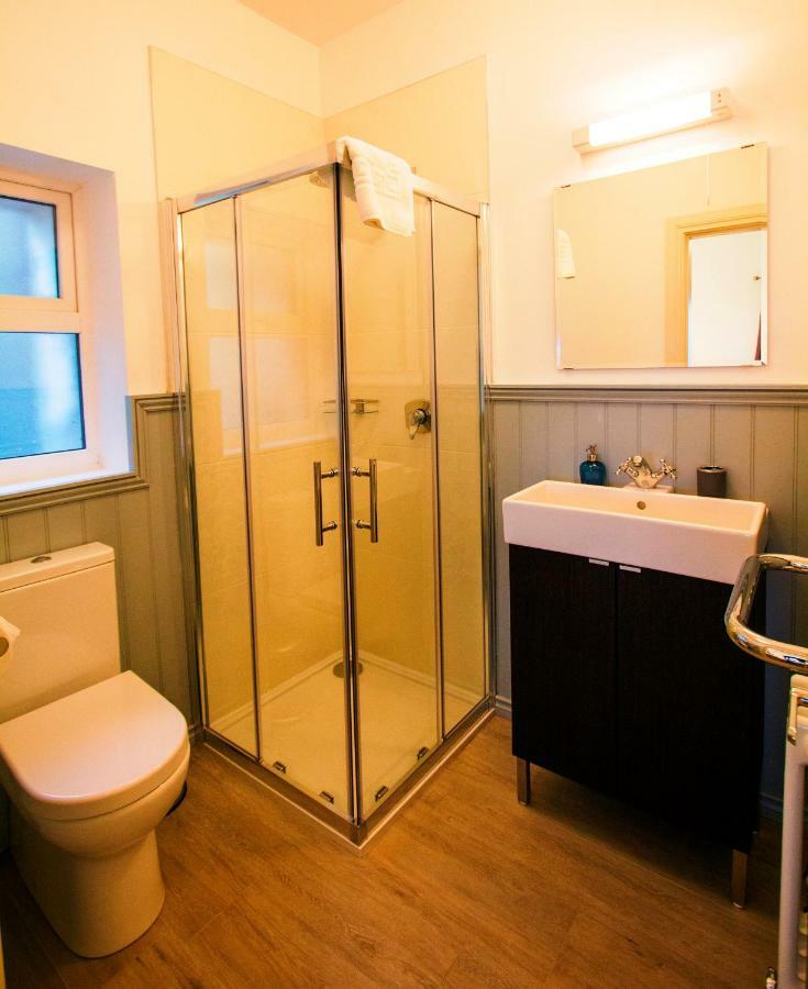 Dingle Garden Townhouse Bed and Breakfast Εξωτερικό φωτογραφία A shower enclosure